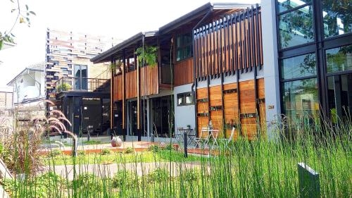 บ้านไม้กระดาน (Baan Mai Kradan)0