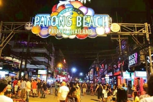 Live in Phuket1