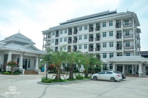 โรงแรมสุขมาสก์ภิรมย์ (Sukkhamaspirom Hotel)1