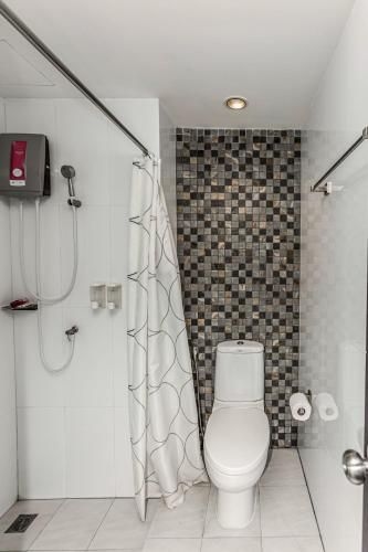 OYO 401 Pine House Hotel Rawai2