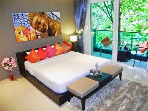 Emerald Patong studio with garden view0