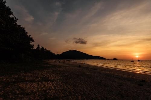 The Title NaiYang beach1