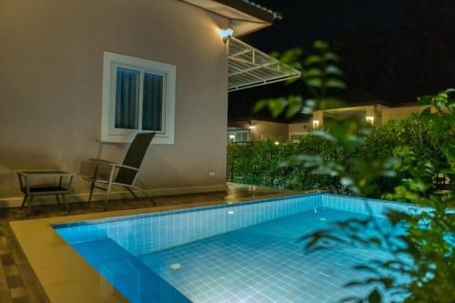 Two-bedroom house with a private pool (Two bedroom house with a private pool)0