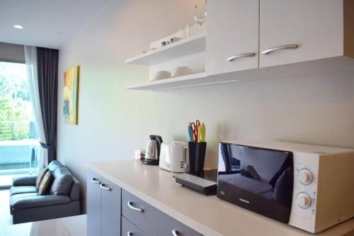Studio Pool Access Karon Hill - G152
