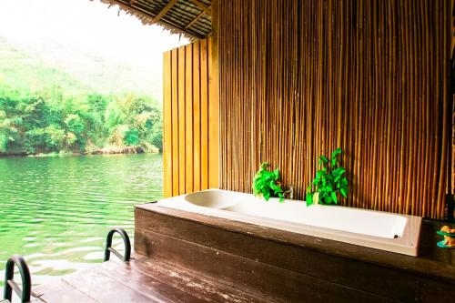 เดอะ ฮับ เอราวัณ รีสอร์ต (The Hub Erawan Resort)3