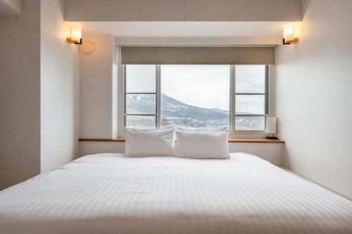 Mountainside Palace1