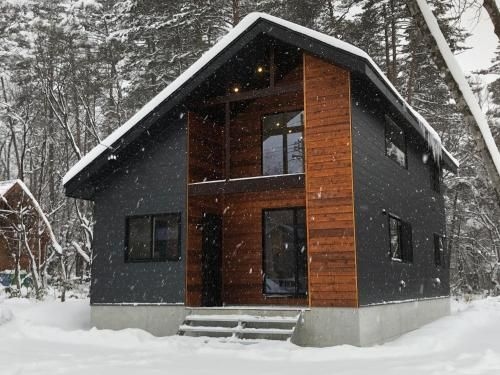 Holly House0
