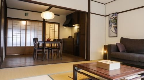 Sennichi House0