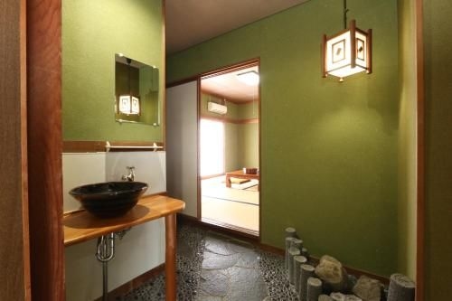 เรียวกัง มิกิ (Ryokan Miki)1
