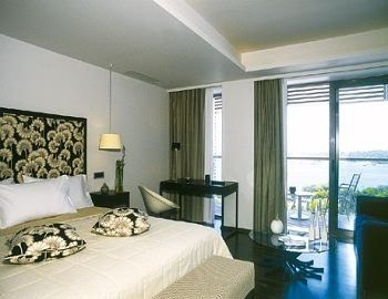 Vouliagmeni Suites1