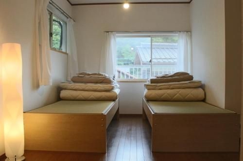 Tsushima White House0
