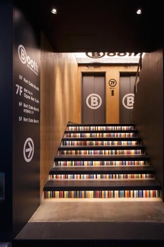 Booth Netcafe & Capsule3