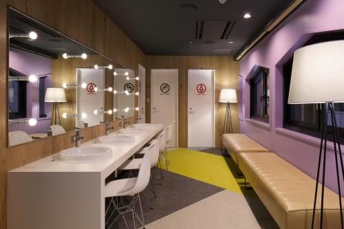 Booth Netcafe & Capsule1