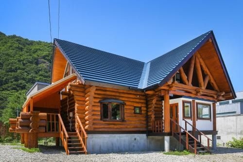 UCHI North Log Cabin1