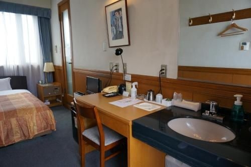 บิสซิเนส โฮเทล เครสเซนต์ (Business Hotel Crescent)4