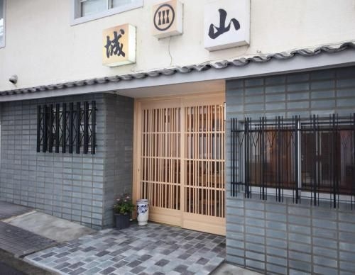 ชิโระยะมะ เรียวกัง (Shiroyama Ryokan)0
