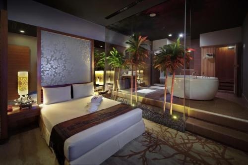 NagaWorld Hotel & Entertainment Complex3
