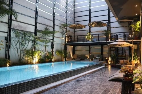 HH Hotel & Sky Bar0