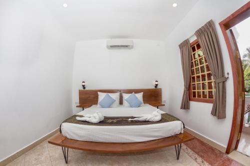 Poolside Villa2