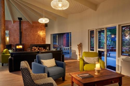 Awaroa Lodge0