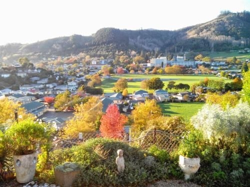210 Hillsidecottage4