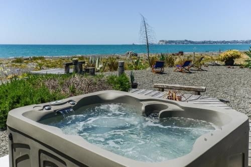 Absolute Beachfront B&B0
