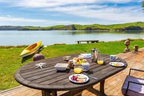 Point of Difference - Waterfront Raglan Holiday Home3