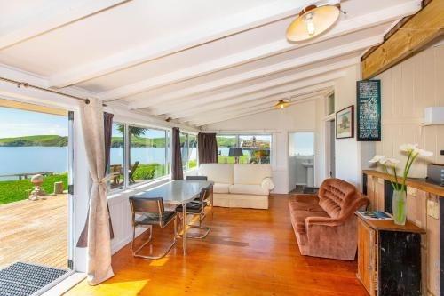 Point of Difference - Waterfront Raglan Holiday Home2