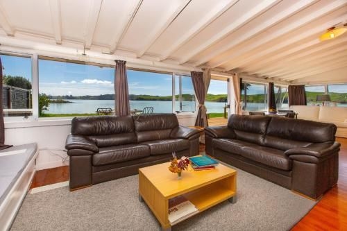 Point of Difference - Waterfront Raglan Holiday Home1