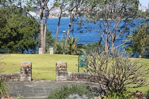 Summery, spacious 4 bed home in Kurraba Point (Summery, Spacious 4 Bed Home in Kurraba Point)1