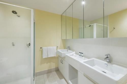 Oaks Melbourne on Lonsdale Suites2