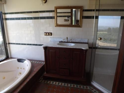 A Cottage with a View at Tudor Ridge2