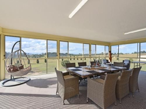 Noble Willow Homestead Lovedale. Super Spacious, with views and pool0