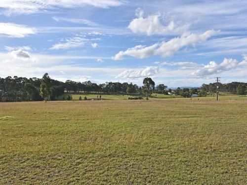 Noble Willow Homestead Lovedale. Super Spacious, with views and pool2