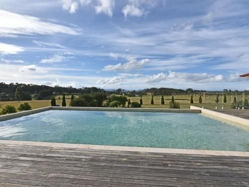 Noble Willow Estate Lovedale. Super Spacious, with views and pool0