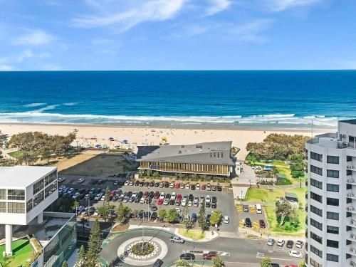 Awesome Ocean Views Broadbeach WiFi Netflix Wine1