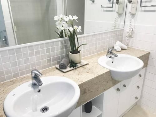 Luxury Waterfront Maroochydore Free Wine Netflix Parking2