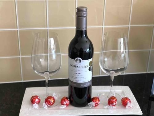 Luxury Waterfront Maroochydore Free Wine Netflix Parking1