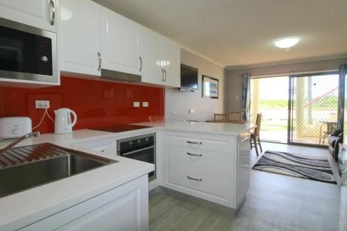 Beachfront 2, 25 Willow Street0