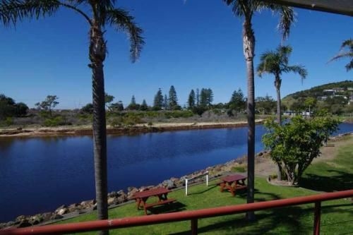 Beachfront 6, 25 Willow Street1