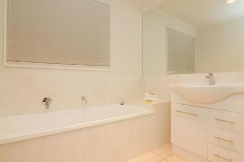 Alrima Lodge, Bright3