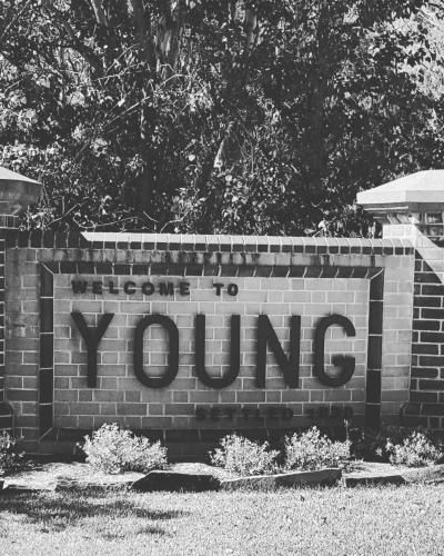 Town House Motor Inn Young4