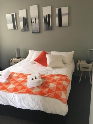 Town House Motor Inn Young3