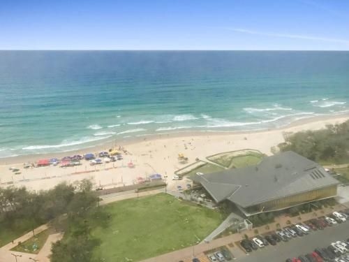 Stunning Views Air On Broadbeach!Wine Wifi Parking4