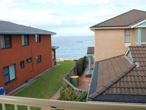Toowoon Beach View 3br Villa 4 just steps to beach with views1