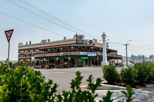 Bank Hotel Dungog2