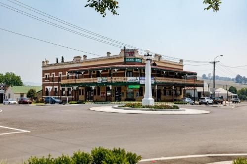Bank Hotel Dungog3
