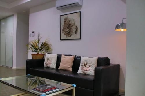 Elegant Design 2 Bed 2 Bath Apartment In Liverpool0