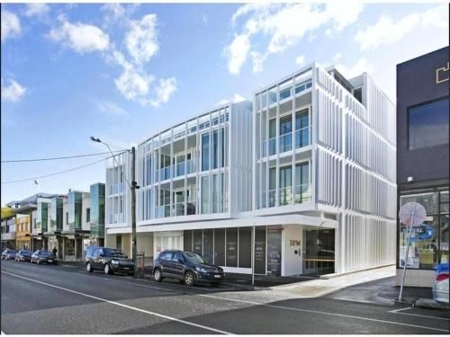 Deluxe Brighton Home in Bayside0