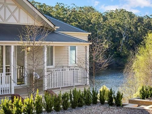 Lakes Edge1